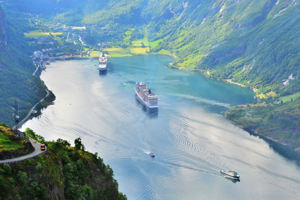 Passeio de Barco no Fiorde de Geiranger
