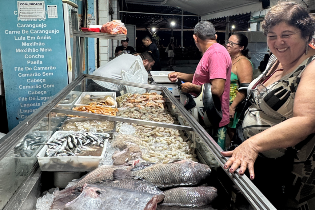 Escolha de Frutos do Mar no Mercado dos Peixes