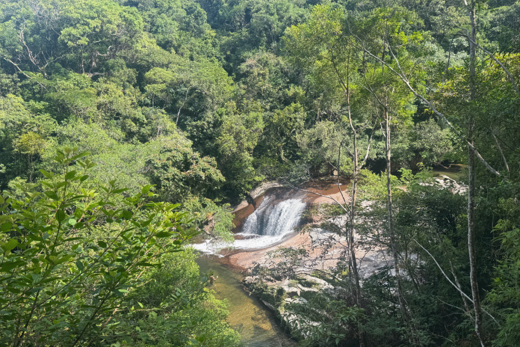 Cachoeira na Trilha do Bonete em Ilhabela