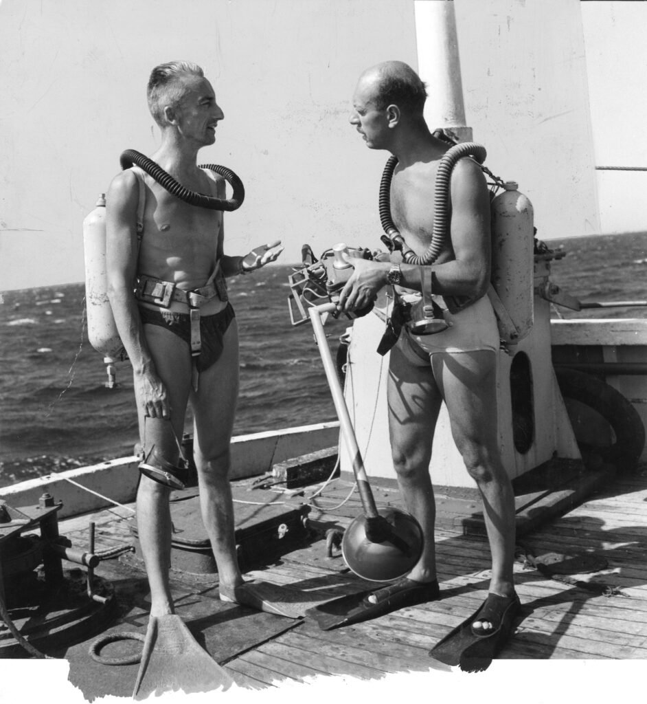 Jacques Cousteau Mergulhando